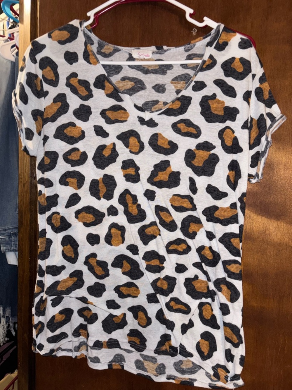 Leopard Print V-Neck Tee in White, Black & Camel